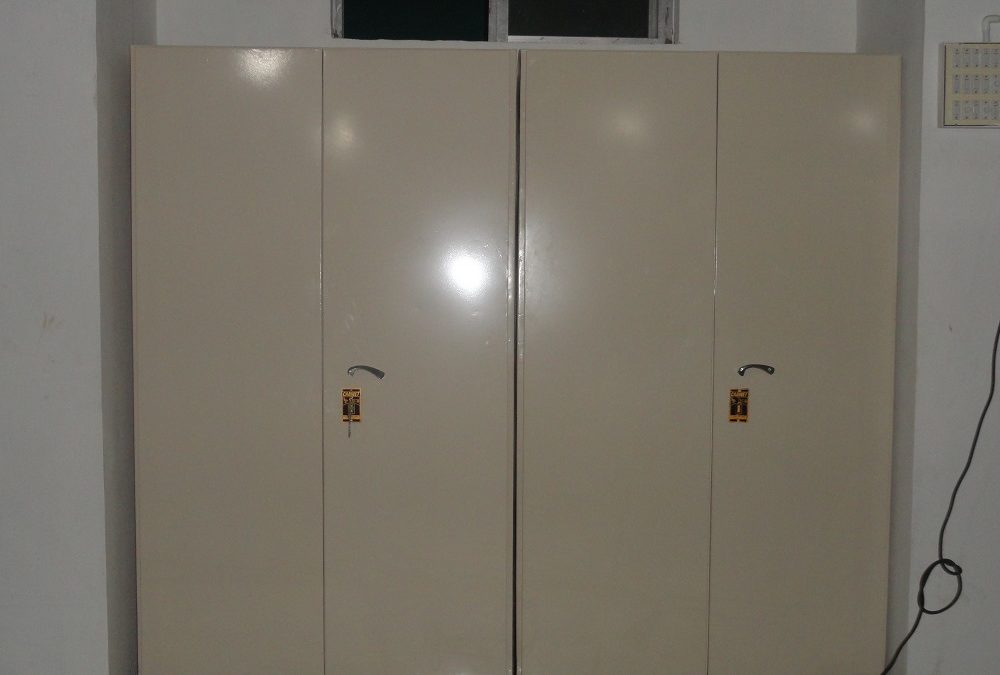 lab furniture manufacturers in surat