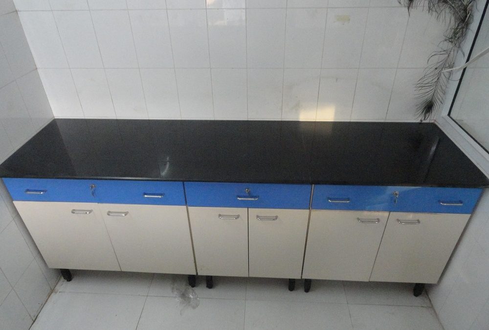 laboratory wall bench manufacturer