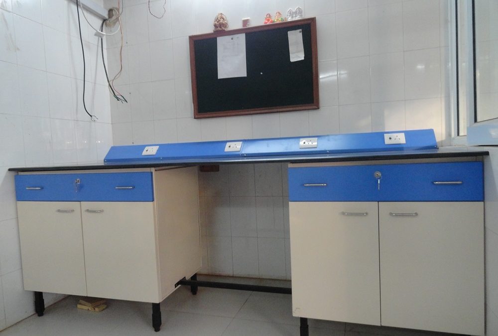 school lab furniture manufacturers